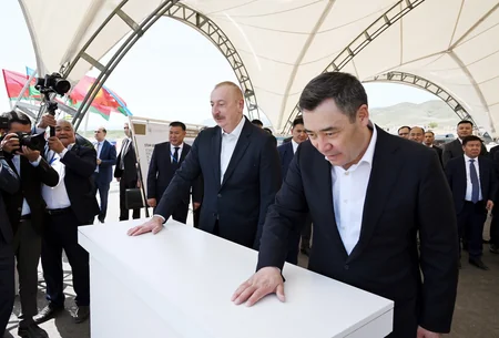 Президенты Азербайджана и Кыргызстана заложили фундамент школы села Хыдырлы