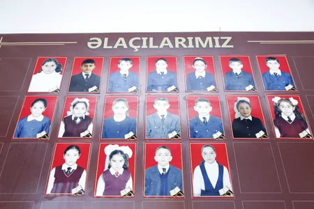 Media nümayəndələri düşmən atəşi altında dərs keçilən məktəbi ziyarət ediblər - FOTO