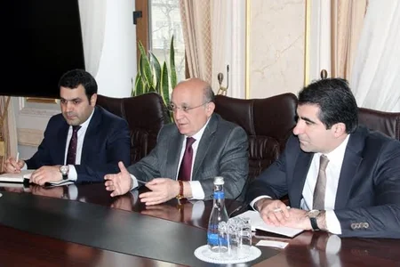 Dövlət Komitəsinin sədri Böyük Britaniyanın Azərbaycandakı səfiri ilə görüşüb
