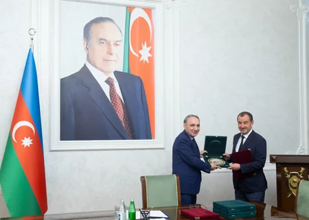 Kamran Əliyev hakim vəzifəsinə təyin olunan prokurorluq əməkdaşlarını təltif edib