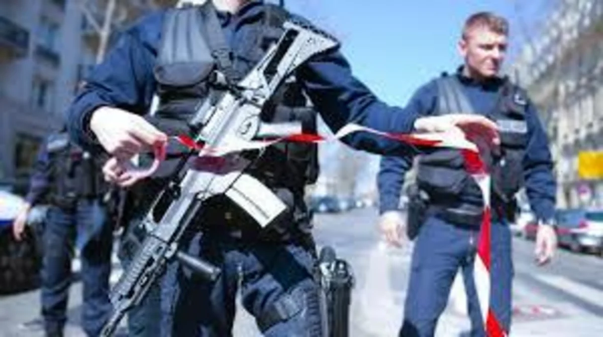 Fransada məsciddə atəş açılıb, xəsarət alanlar var