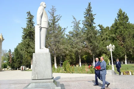 Mədəniyyət və turizm naziri Kürdəmirdə vətəndaş qəbulu keçirib