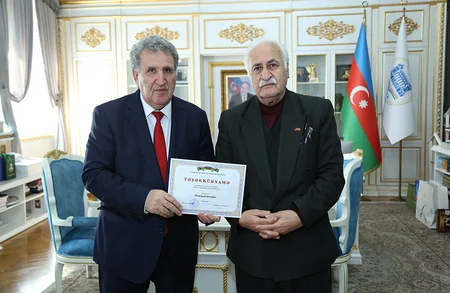 Tanınmış rəssam Məmməd Şirzad bir sıra əsərlərini AMEA-ya bağışlayıb
