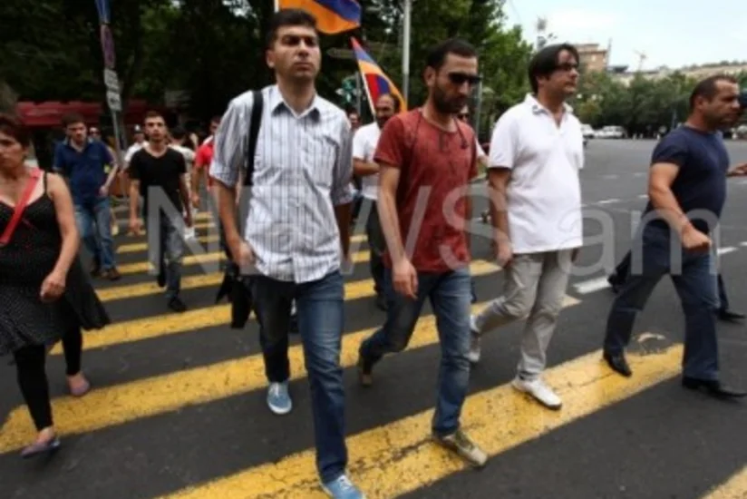 ​В Ереване между демонстрантами и полицейскими произошла стычка