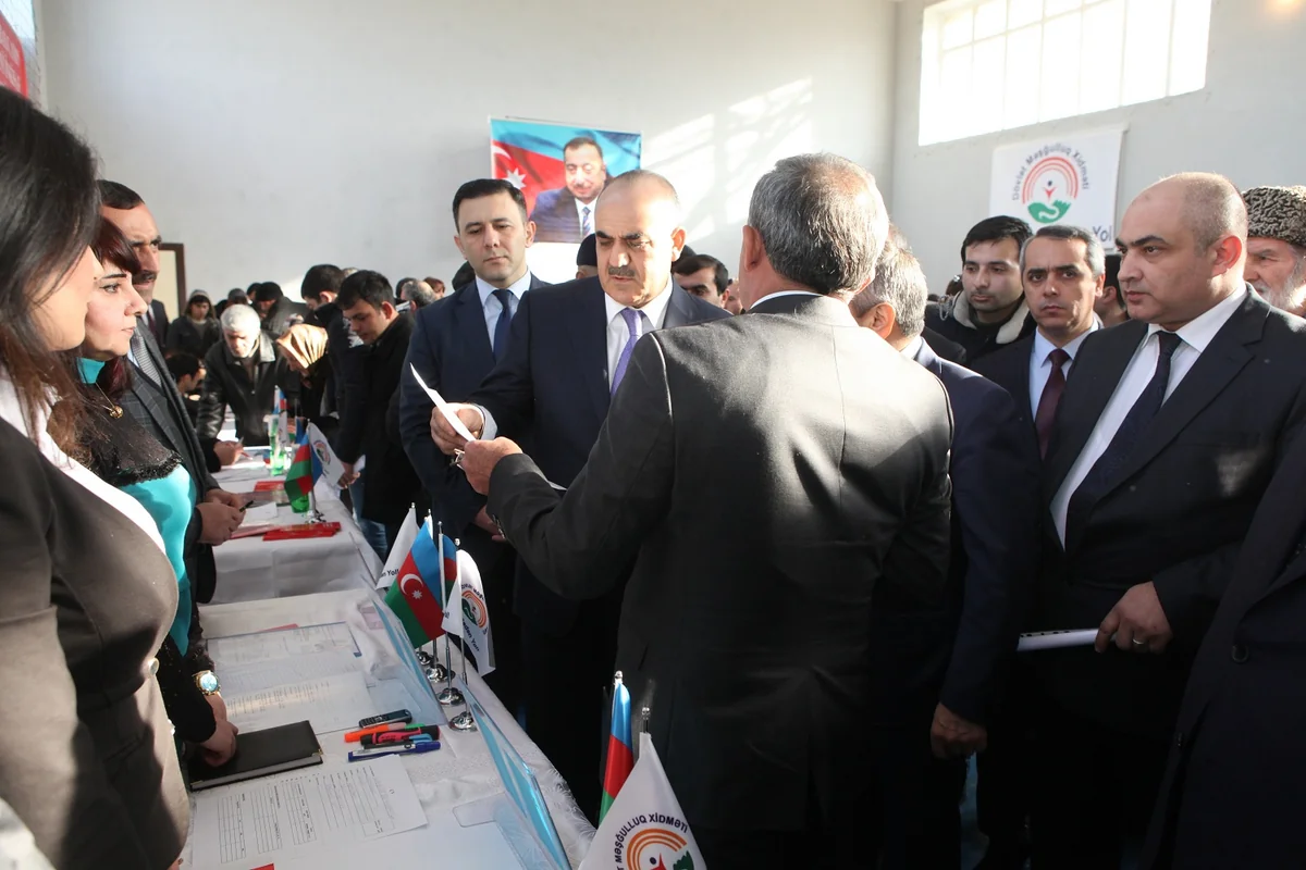 Nazir Nardarana gedib, qəsəbə sakinlərinə iş təklif olunub