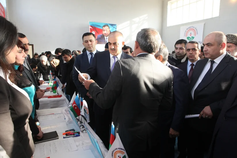 Nazir Nardarana gedib, qəsəbə sakinlərinə iş təklif olunub