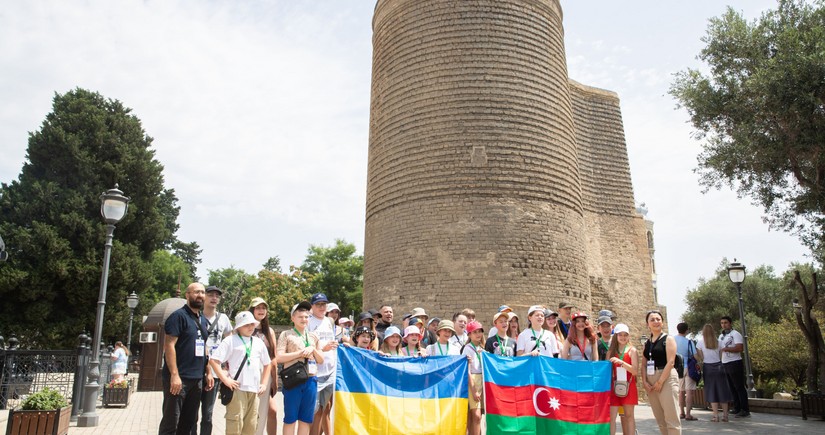 Для прибывших в Азербайджан украинских детей организован тур по Баку