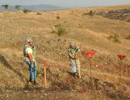 ​Ağdam və Tərtərdə partlamış raket qalıqları aşkarlanıb