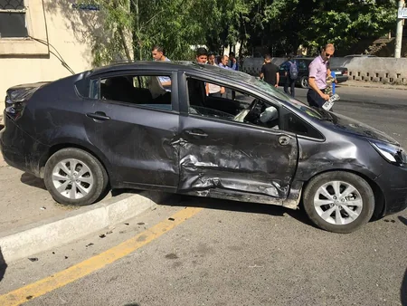 Jurnalist Ceyhun Musaoğlu ailə üzvləri ilə birlikdə avtomobil qəzasına düşüb - FOTO