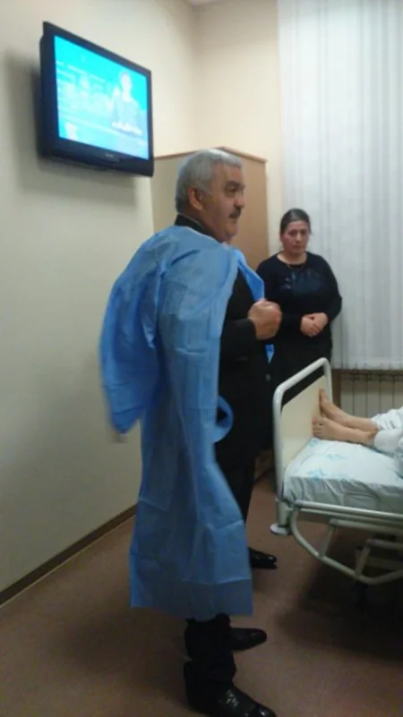 SOCAR prezidenti Mərkəzi Neftçilər Xəstəxanasında müalicə alan neftçilərə baş çəkib - ƏLAVƏ OLUNUB