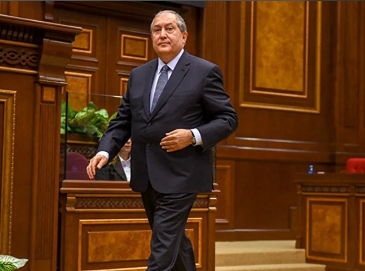 Президент Армении принял отставку правительства