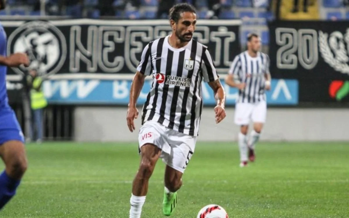 Neftçinin futbolçusu: Saatlarla şahmat oynayıram