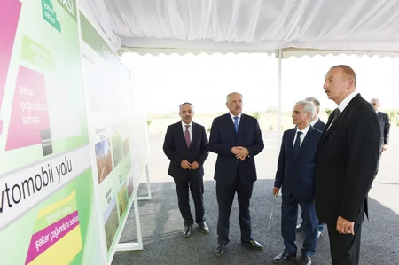 Prezident İlham Əliyev Cəlilabadda “Günəşli-Aqro” MMC-nin aqroparkında yaradılan şəraitlə tanış olub