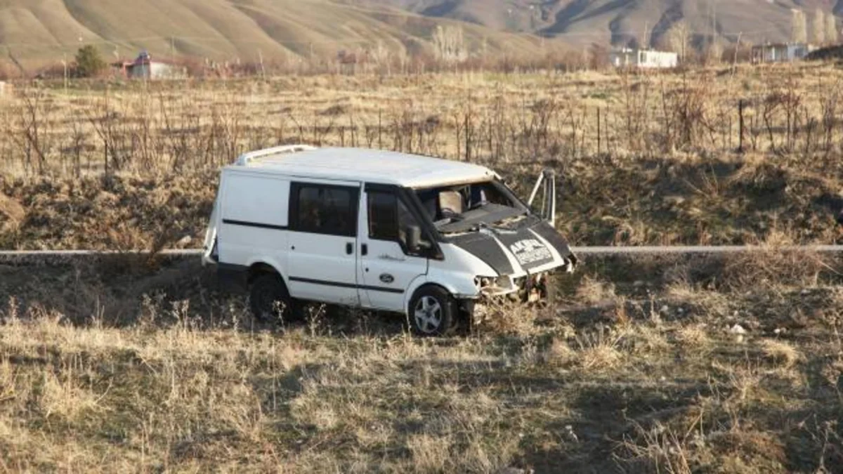 Türkiyədə mühacirləri daşıyan mikroavtobus aşıb, 4 nəfər ölüb, 25 nəfər yaralanıb