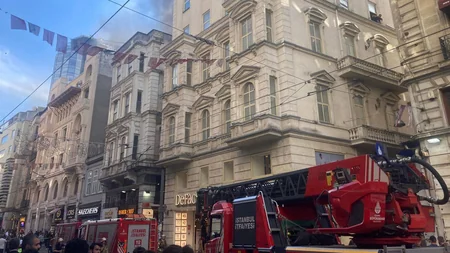 İstanbulun mərkəzi prospektində yanğın olub