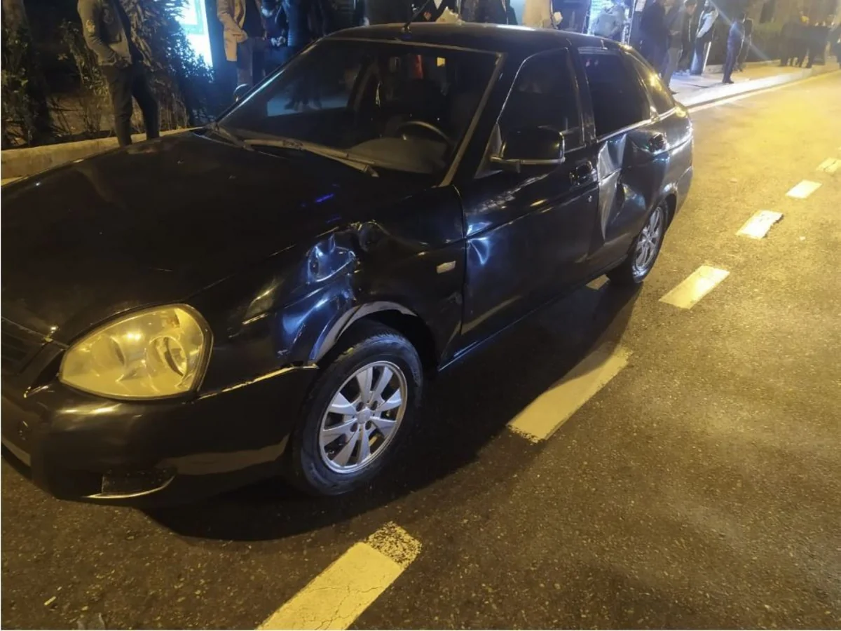 Bakıda motosikletlə avtomobil toqquşdu, xəsarət alan var - FOTO