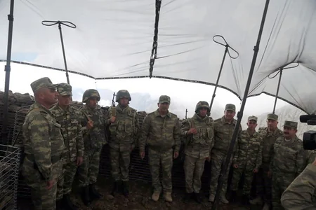 Министр обороны проверил боеготовность подразделений, расположенных на высочайших горных вершинах