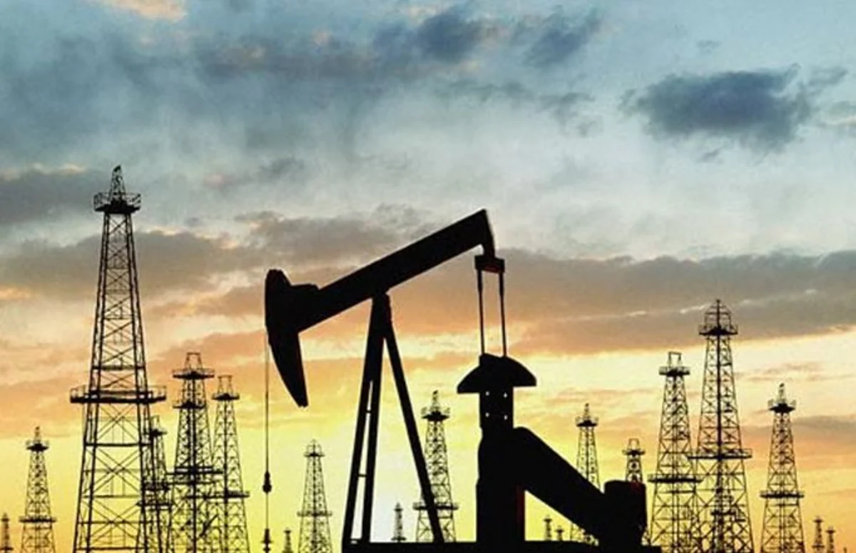 Нефть на мировом рынке упала