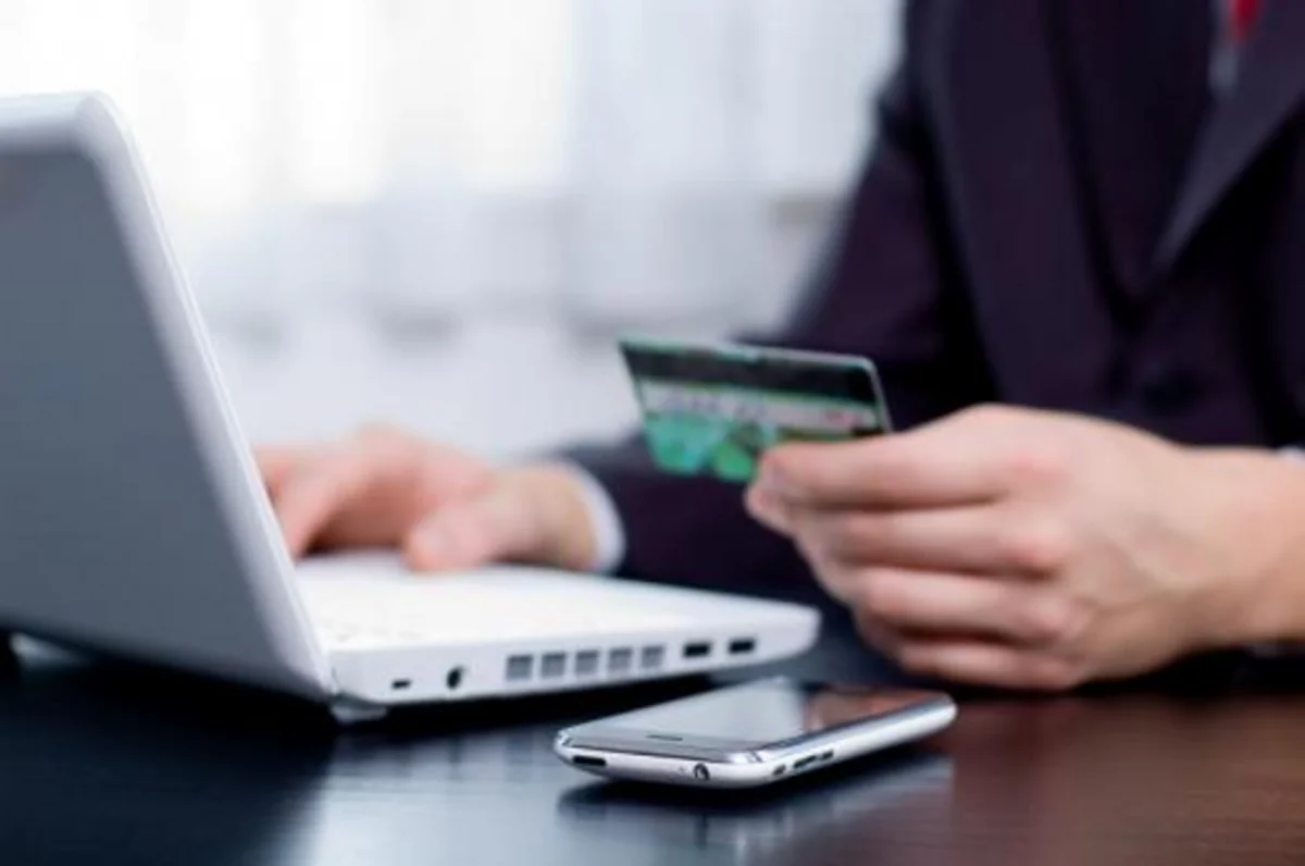 Bankların 30%-i internet bankçılıq xidmətlərinə təsir edən təhlükəsizlik problemi yaşayıb