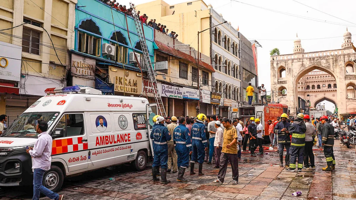 Hindistanda yanğında 17 nəfər ölüb, yarısı uşaqdır
