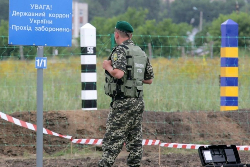 Ukraine builds concrete blocks on border with Belarus