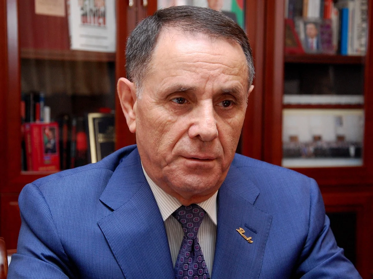 Baş nazir Novruz Məmmədov Fransaya səfərə gedib