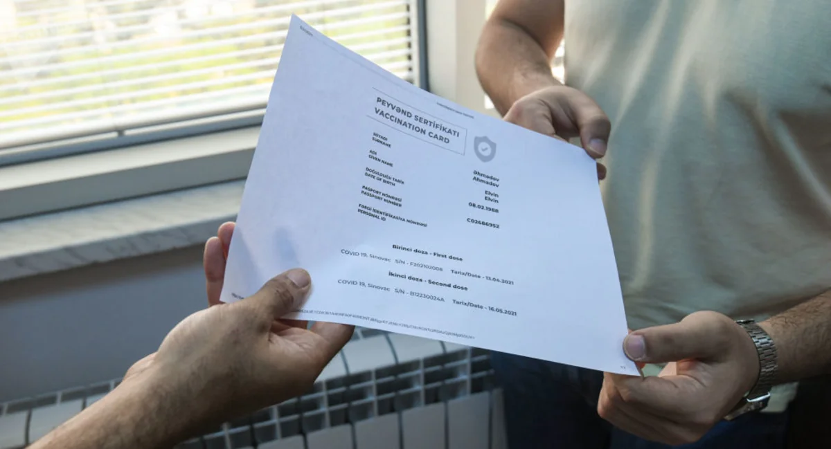 Bakı və Abşeronda 250 manata saxta vaksin sənədi satan həkimlərə cinayət işi açılıb