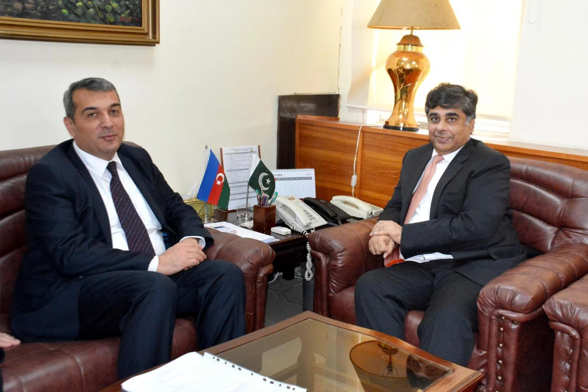 Azerbaijani ambassador holds discussions with Pakistani minister of commerce