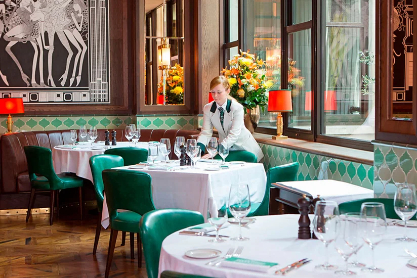 Ukraynada kafe və restoranlarda dövlət dilində danışmayanlar cərimələnəcək