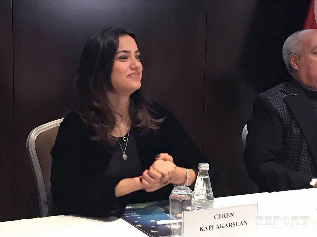 Türkiyəli aktrisa Bakıya gəlib