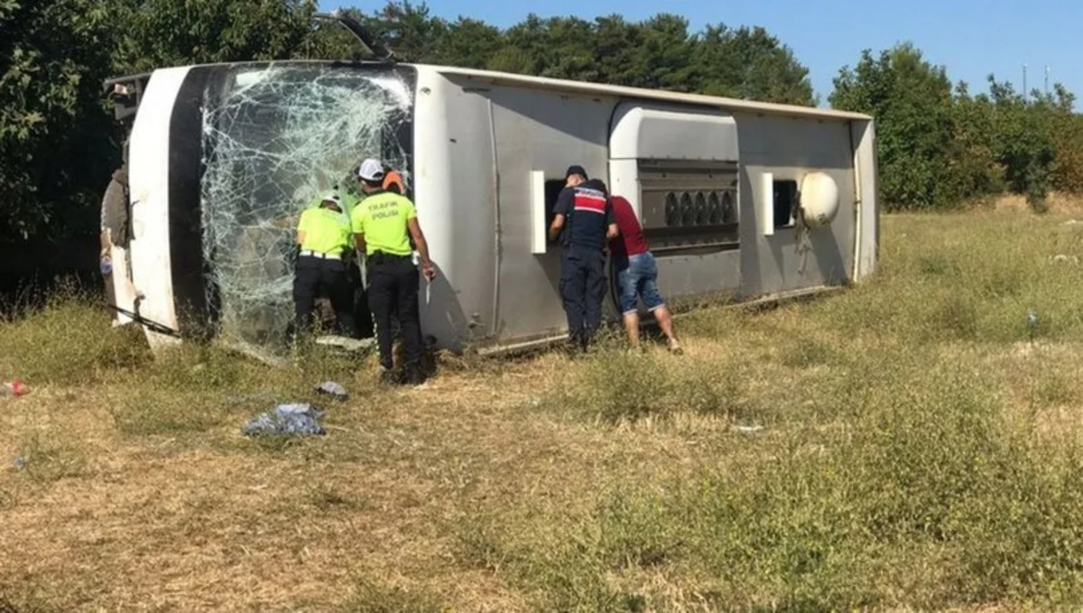 Türkiyədə iki avtobus toqquşub, ölən və yaralananlar var