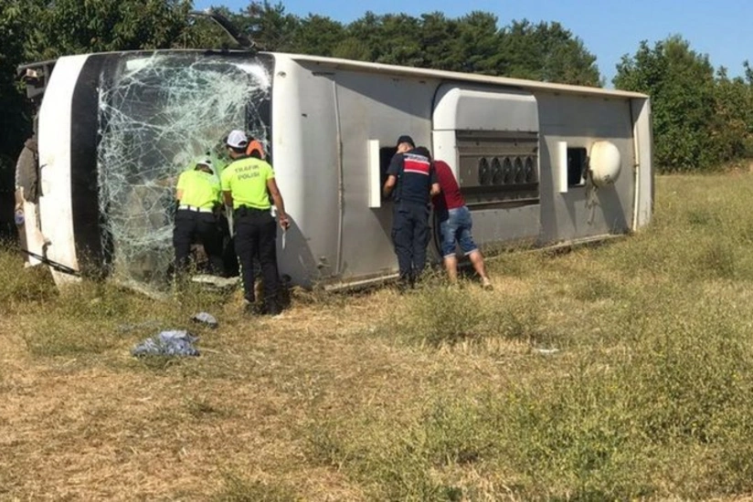 Türkiyədə iki avtobus toqquşub, ölən və yaralananlar var