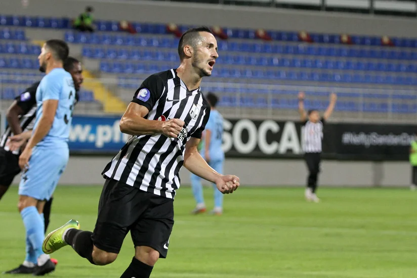 Millimizin futbolçusu Neftçidə 100-cü oyununu keçirdi