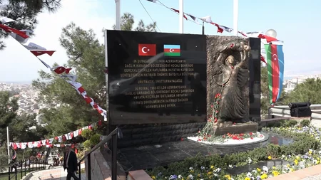 İzmirdə Xocalı faciəsinin qurbanları yad edilib - FOTO