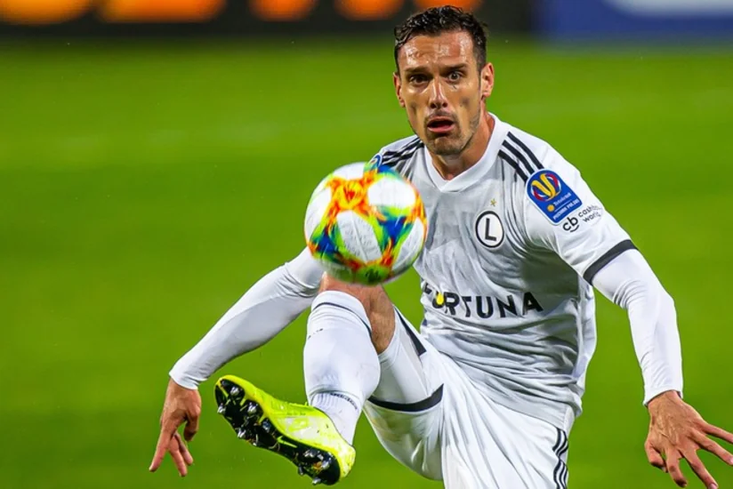 Qarabağın yeni transferi Legiyadan xanımına görə ayrılıb