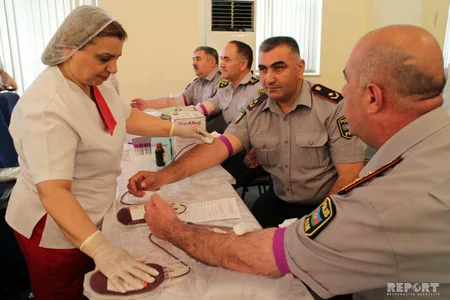 Gəncədə polis əməkdaşları qanvermə aksiyasında iştirak ediblər - FOTO