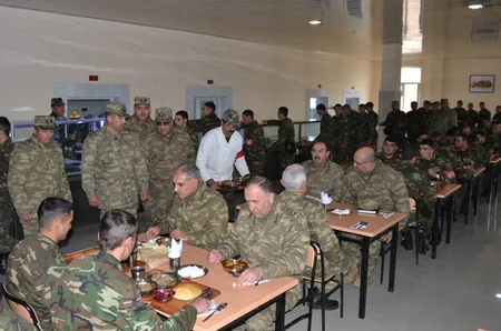 Военный прокурор Азербайджана и замминистра обороны посетили расположенные в прифронтовых регионах воинские части