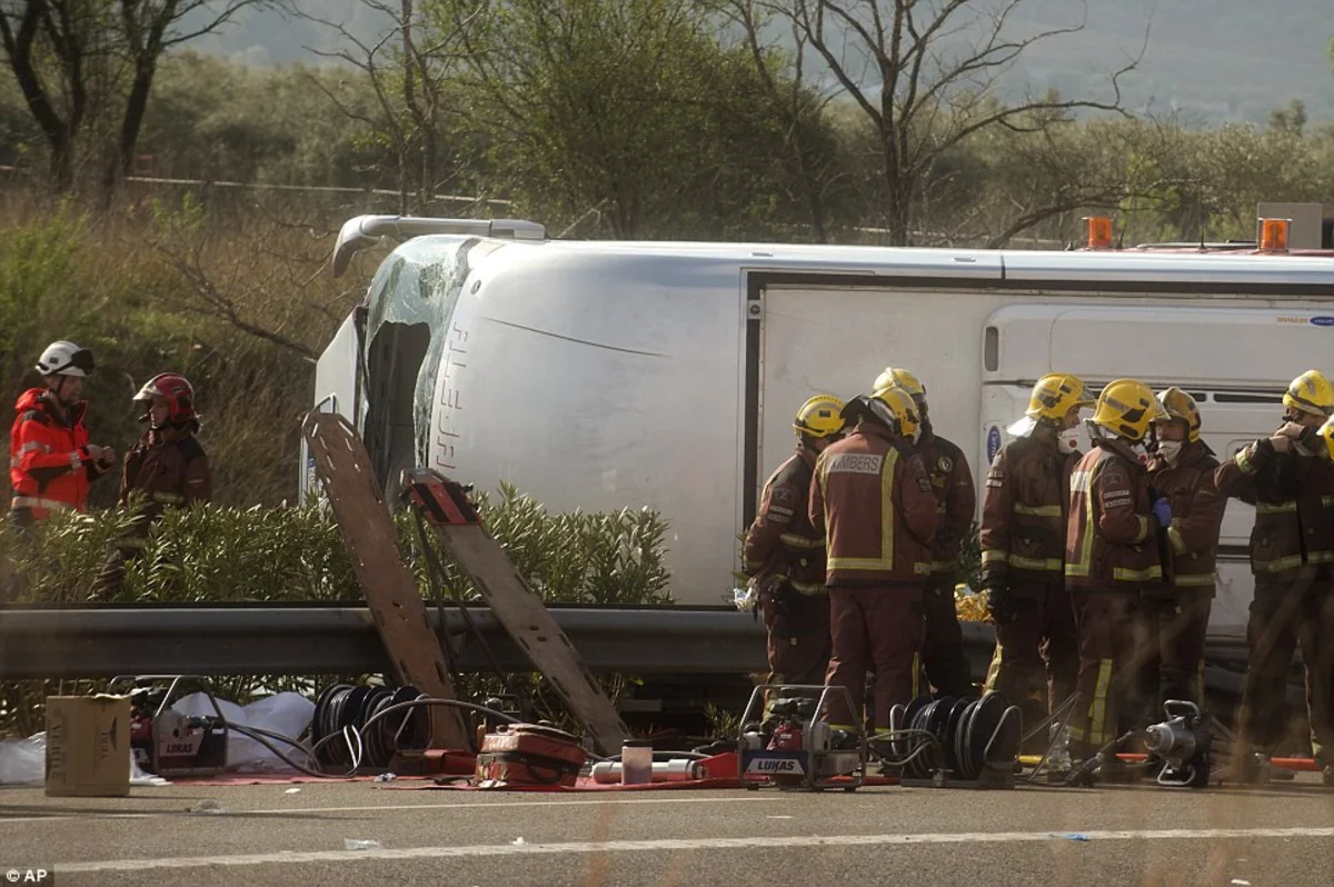 Italy school bus crash, 16 schoolchildren died - UPDATED