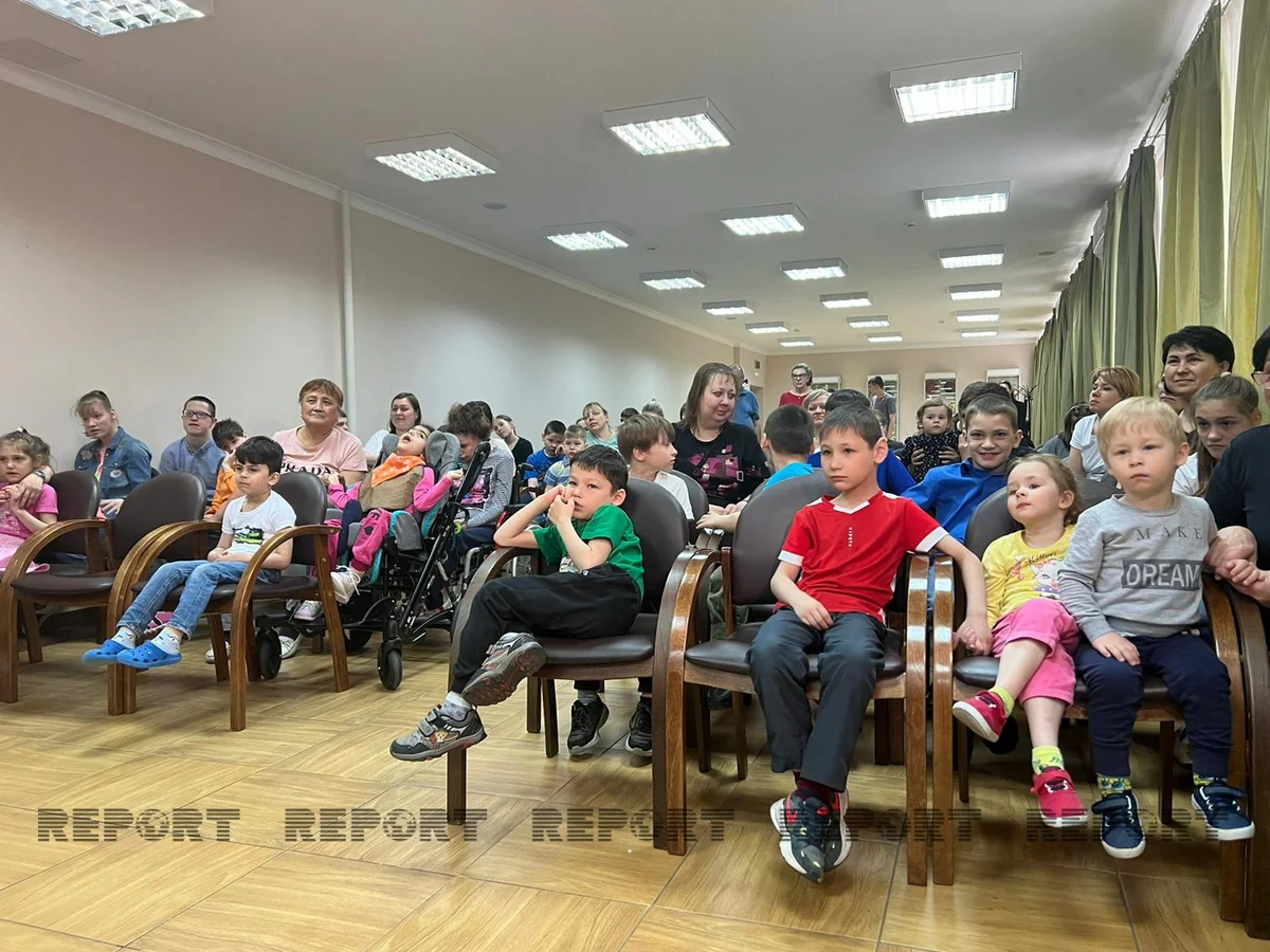 Heydər Əliyev Fondunun əməkdaşları Moskvada uşaq evində olublar