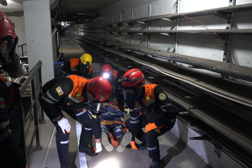 8 Noyabr metrostansiyasında şərti yanğın söndürülüb
