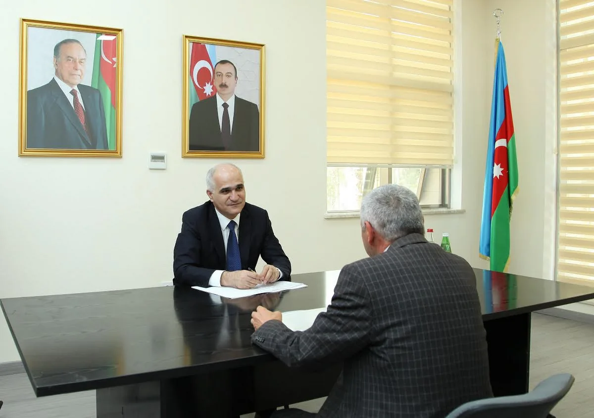 İqtisadiyyat naziri Naftalanda vətəndaşları qəbul edib