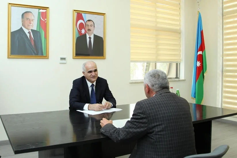 İqtisadiyyat naziri Naftalanda vətəndaşları qəbul edib