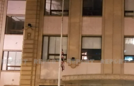 Britaniyanın Azərbaycandakı səfirliyində dövlət bayrağı endirilib