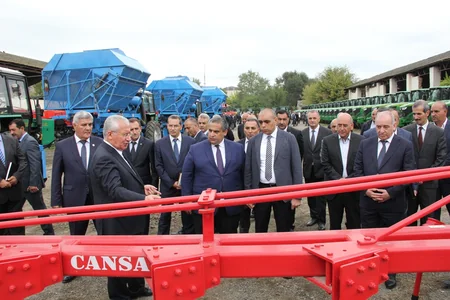 Azərbaycana yeni pambıqyığan kombaynlar gətiriləcək