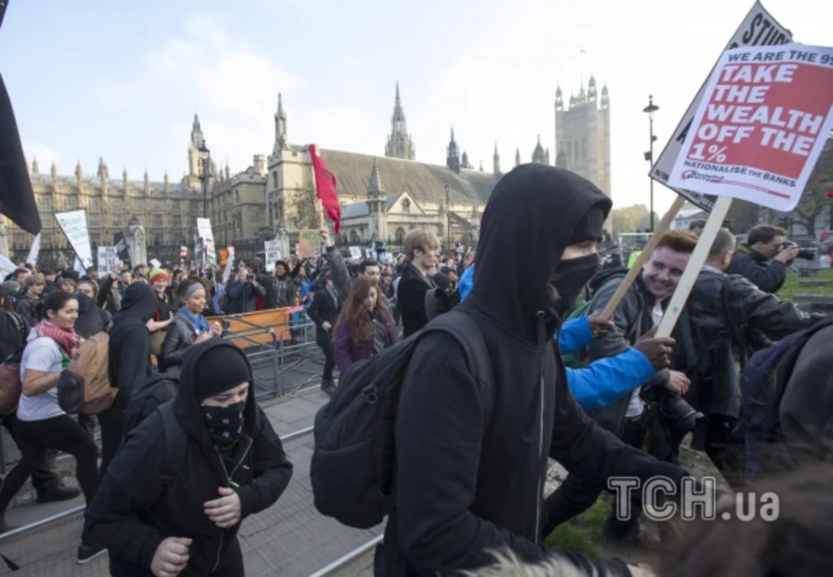 Londonda tələbələrlə polis arasında qarşıdurma olub