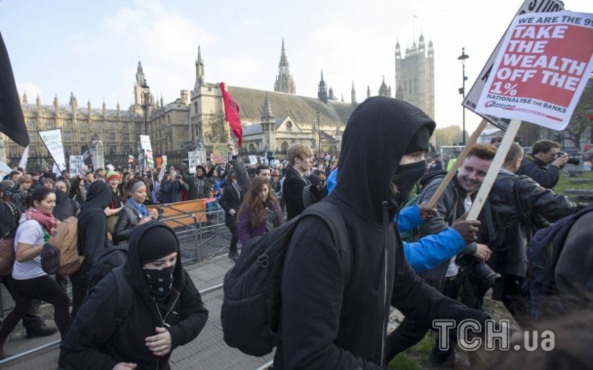 Londonda tələbələrlə polis arasında qarşıdurma olub