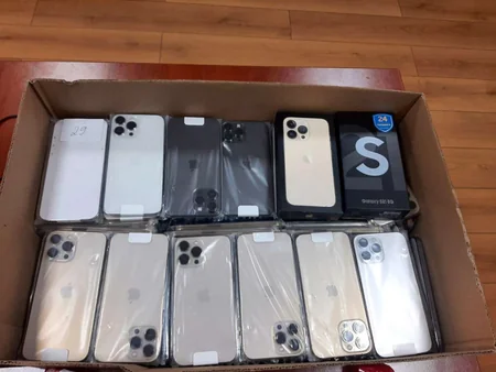 Azərbaycan gömrükçüləri külli miqdarda iPhone telefonu müsadirə edib