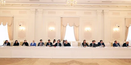 Vəzifəli şəxsin qərarına qanunsuz təsir göstərmə cinayəti ilə bağlı müzakirələr aparılıb