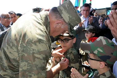 Şəhid Aqil Omarovun ailəsinə “Şücaətə görə” medalı təqdim edilib - FOTO