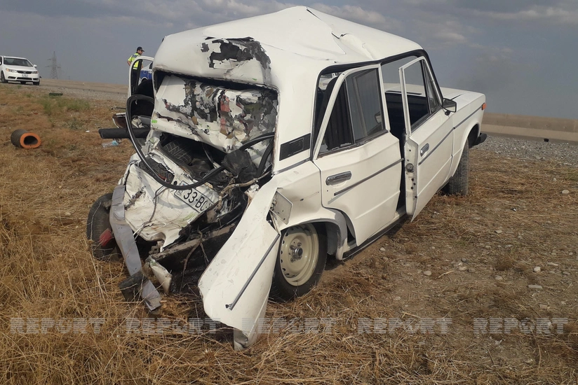 Kürdəmirdə minik və yük avtomobilləri toqquşub, 2 nəfər xəsarət alıb - VİDEO